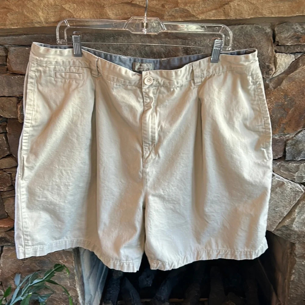 The Territory Ahead Mens size 40 Waist Light Kaki Shorts; Excellent Condition!